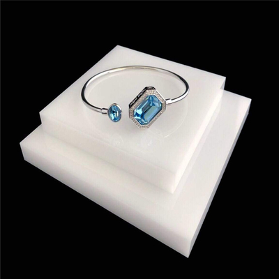 Mode Modern Desktop Display Perhiasan Akrilik Kalung Berdiri Blok