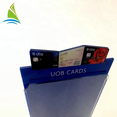 Modern PMMA Acrylic Tabletop Sign Holder Menyesuaikan Bentuk Kekerasan Tinggi